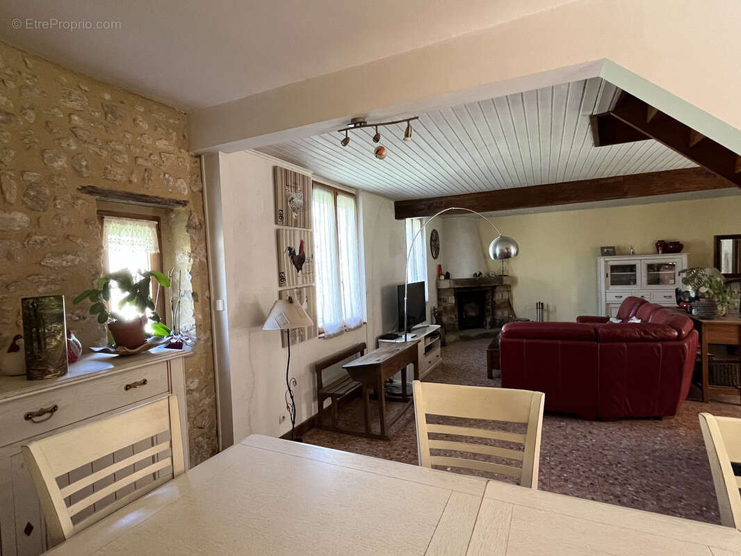 Maison à LA CHAPELLE-LA-REINE