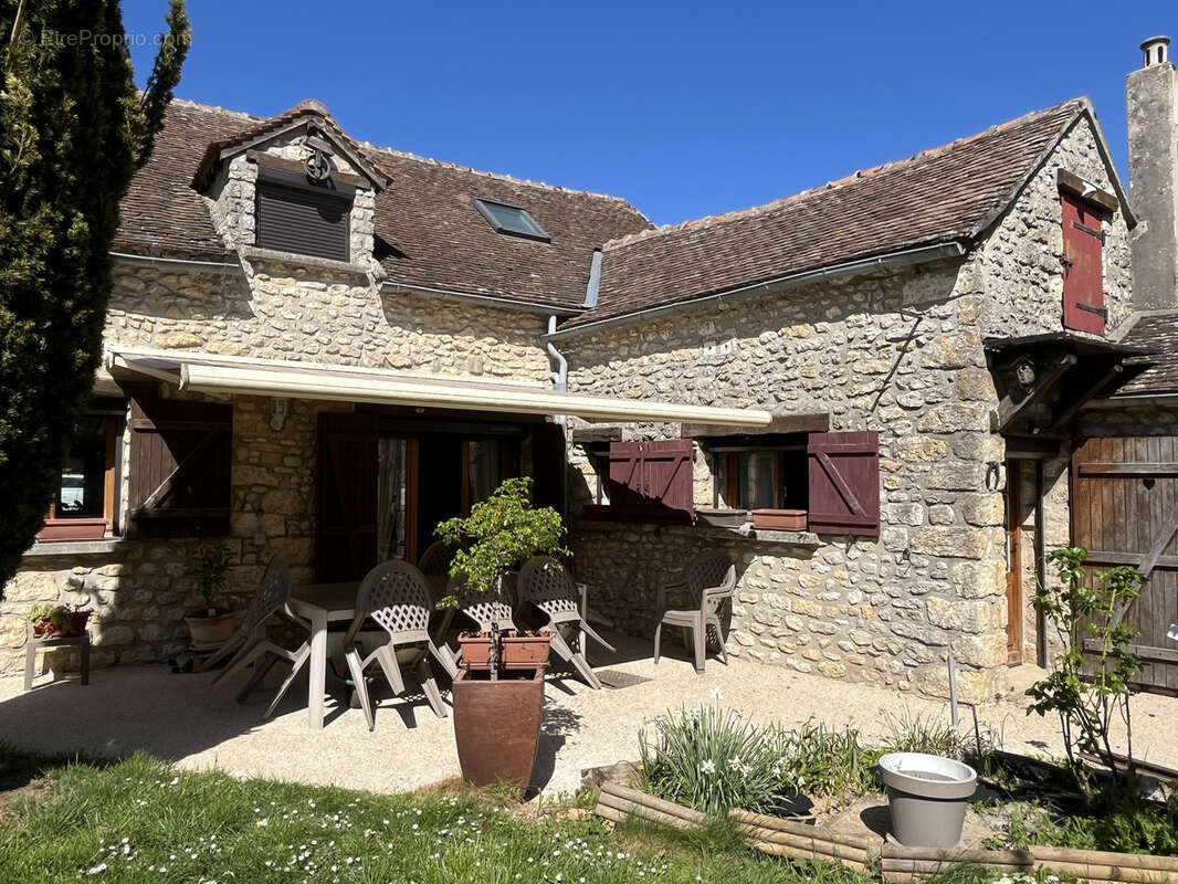 Maison à LA CHAPELLE-LA-REINE