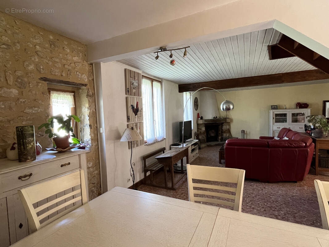 Maison à LA CHAPELLE-LA-REINE