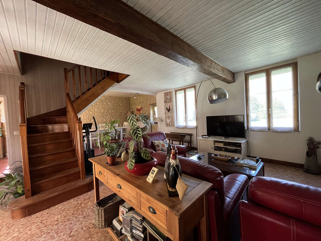 Maison à LA CHAPELLE-LA-REINE