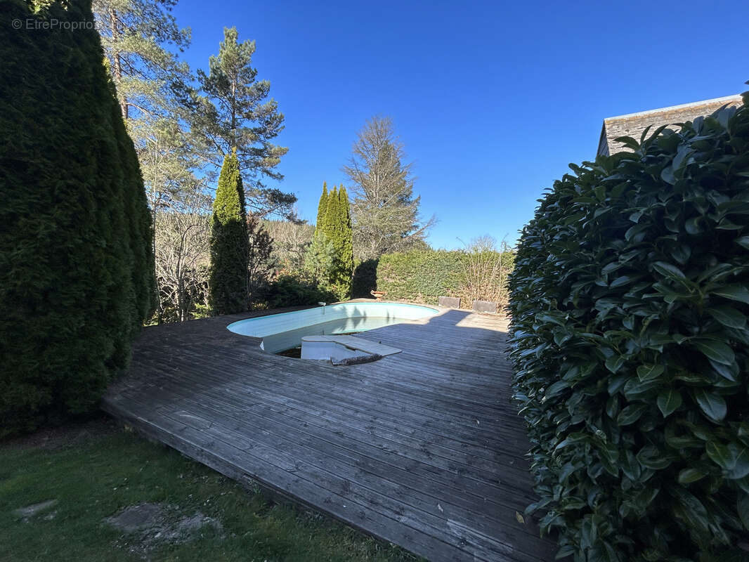 Maison à PEROLS-SUR-VEZERE