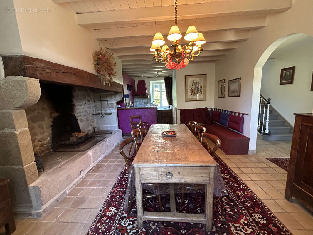 Maison à PEROLS-SUR-VEZERE