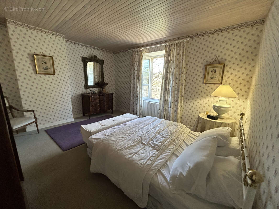 Maison à PEROLS-SUR-VEZERE