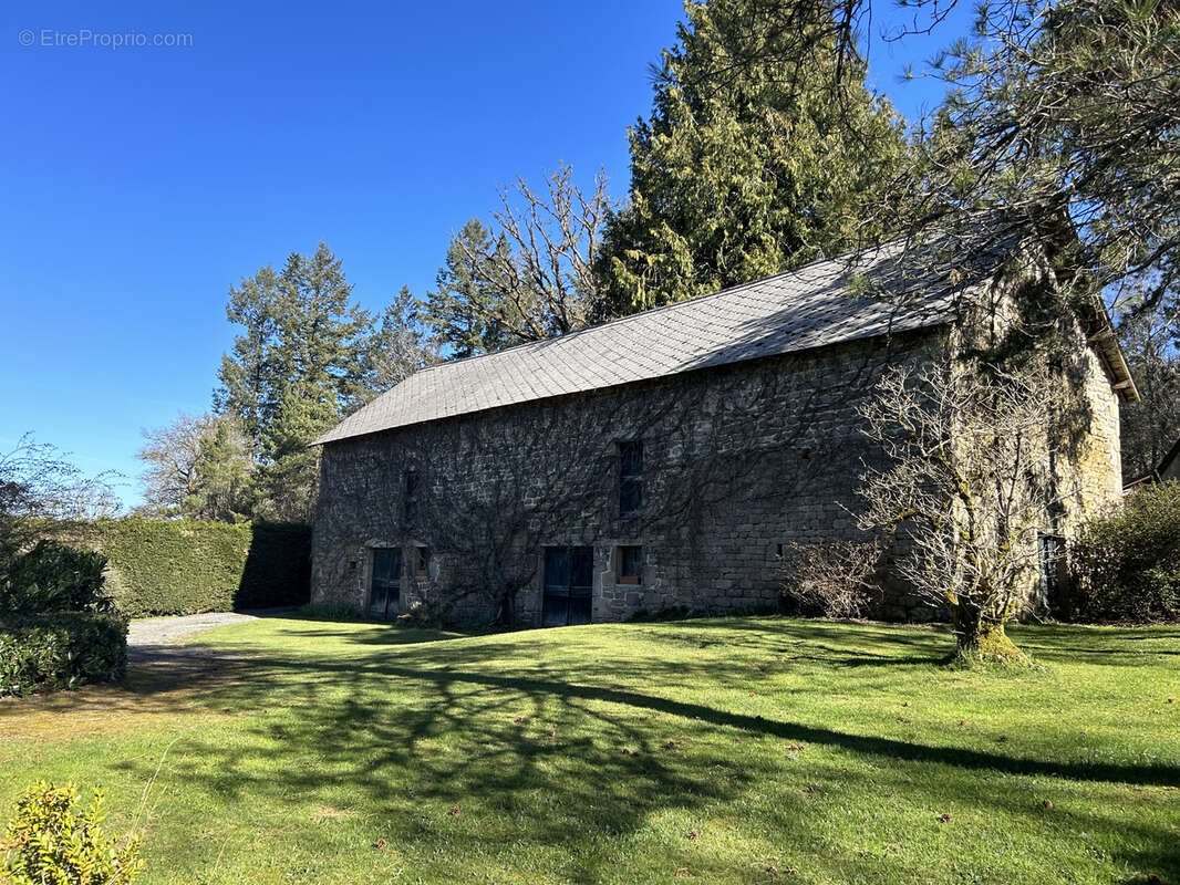 Maison à PEROLS-SUR-VEZERE