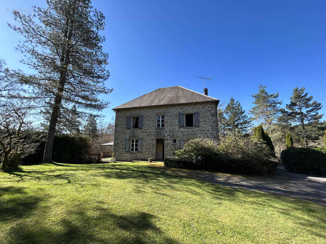 Maison à PEROLS-SUR-VEZERE