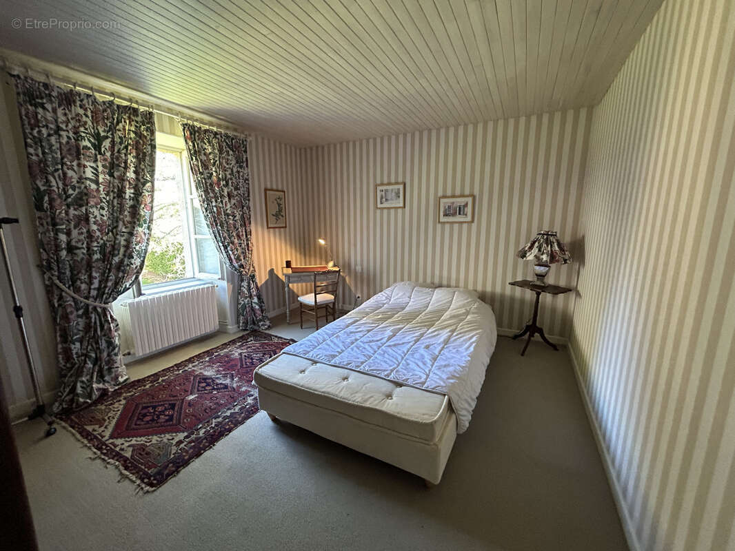 Maison à PEROLS-SUR-VEZERE