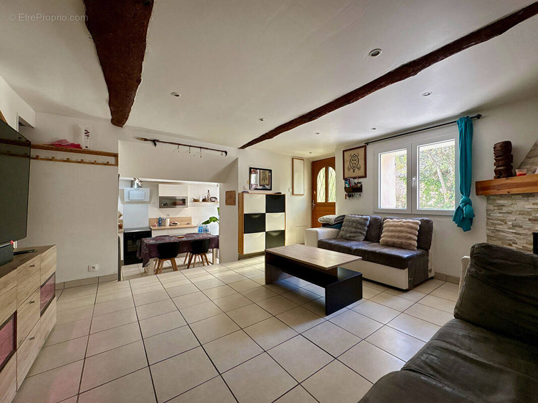 Maison à LE PUY-SAINTE-REPARADE