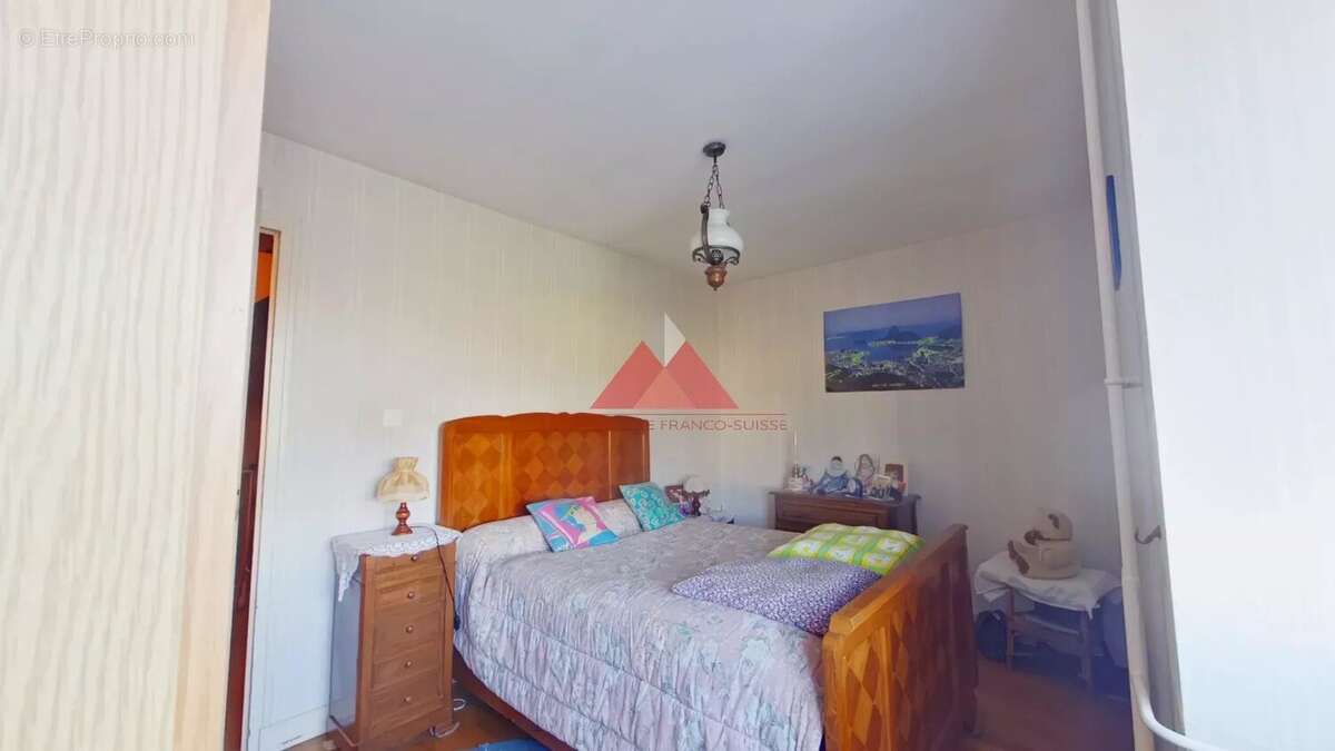 Maison à LA TOUR-DU-MEIX