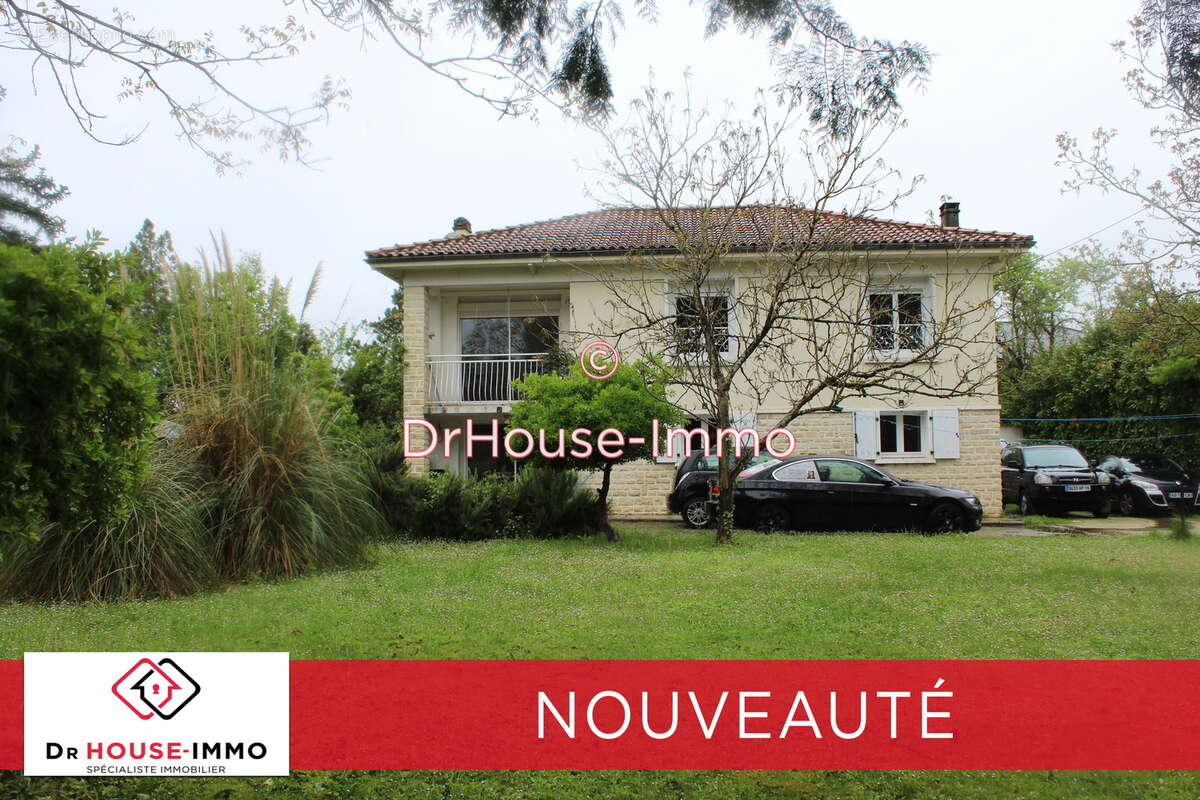 Maison à ROULLET-SAINT-ESTEPHE