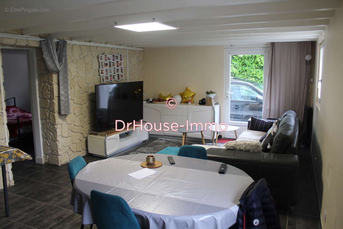 Maison à ROULLET-SAINT-ESTEPHE