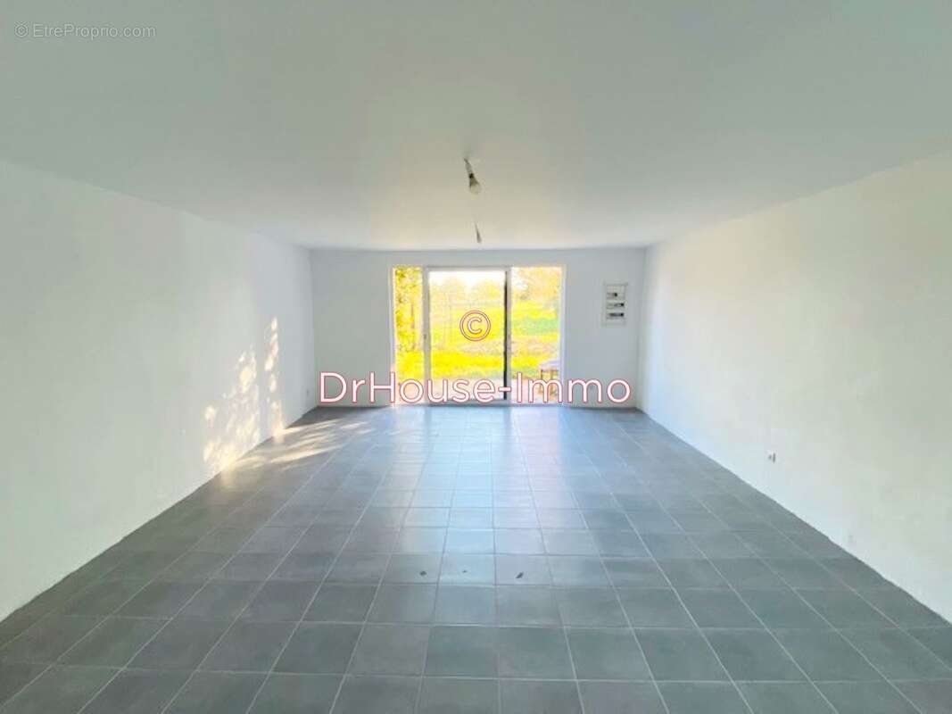 Maison à RIBAUTE-LES-TAVERNES