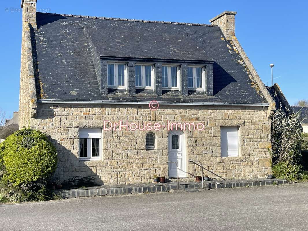 Maison à KERLOUAN