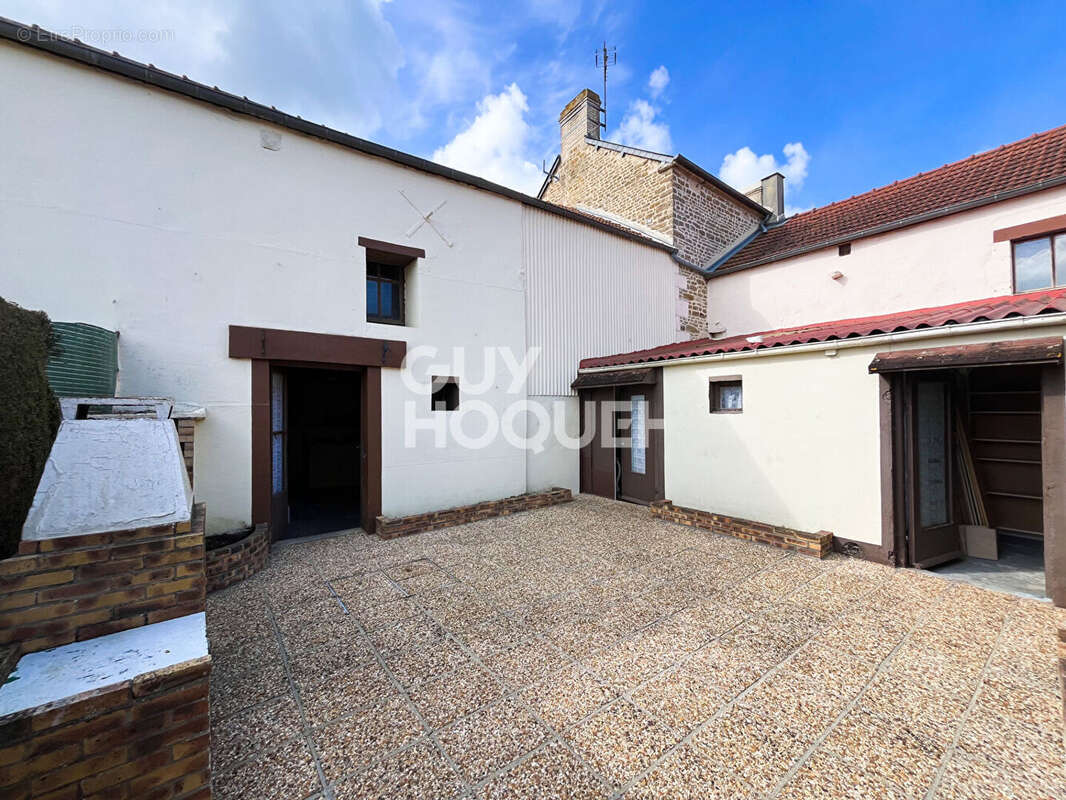 Maison à LAIZE-LA-VILLE