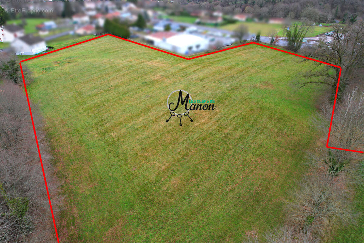 Terrain à BESSINES-SUR-GARTEMPE