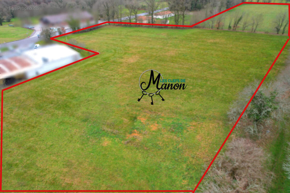 Terrain à BESSINES-SUR-GARTEMPE