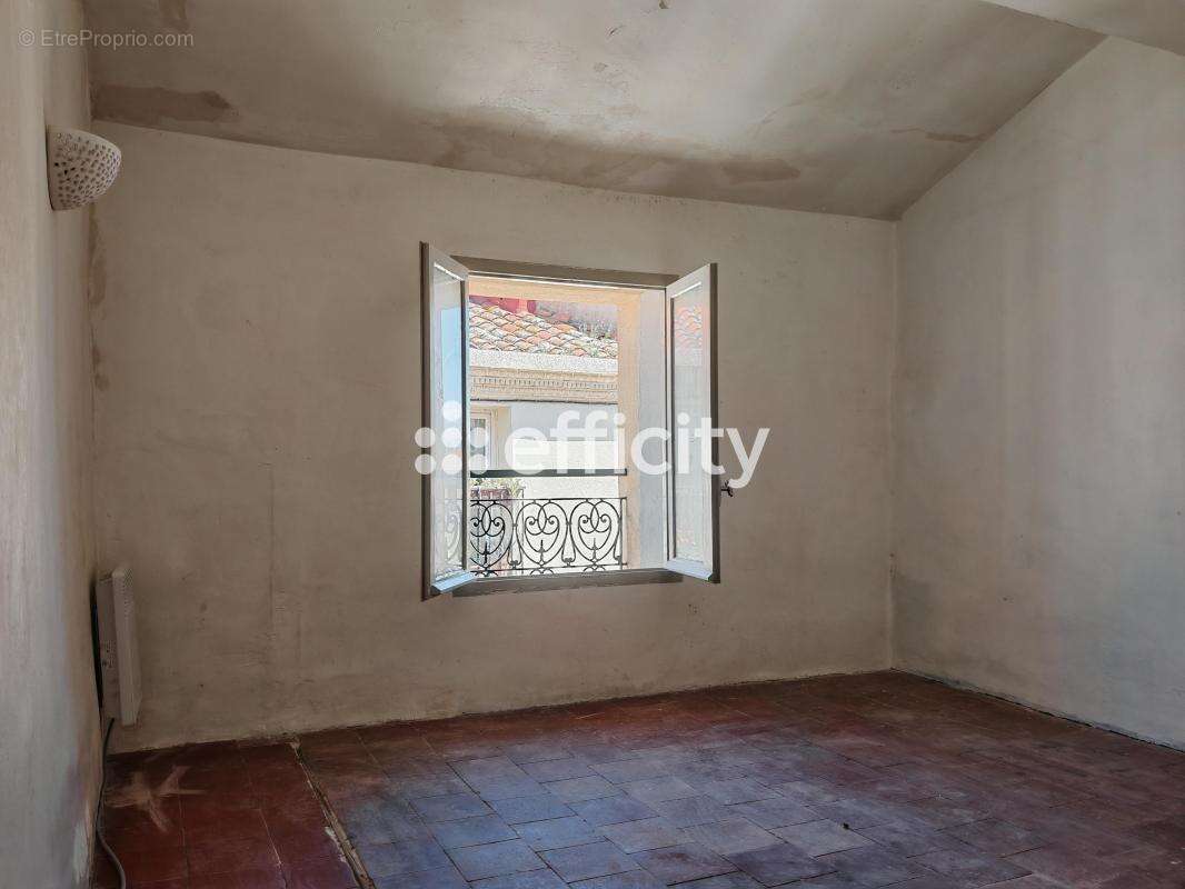 Maison à PEZILLA-LA-RIVIERE