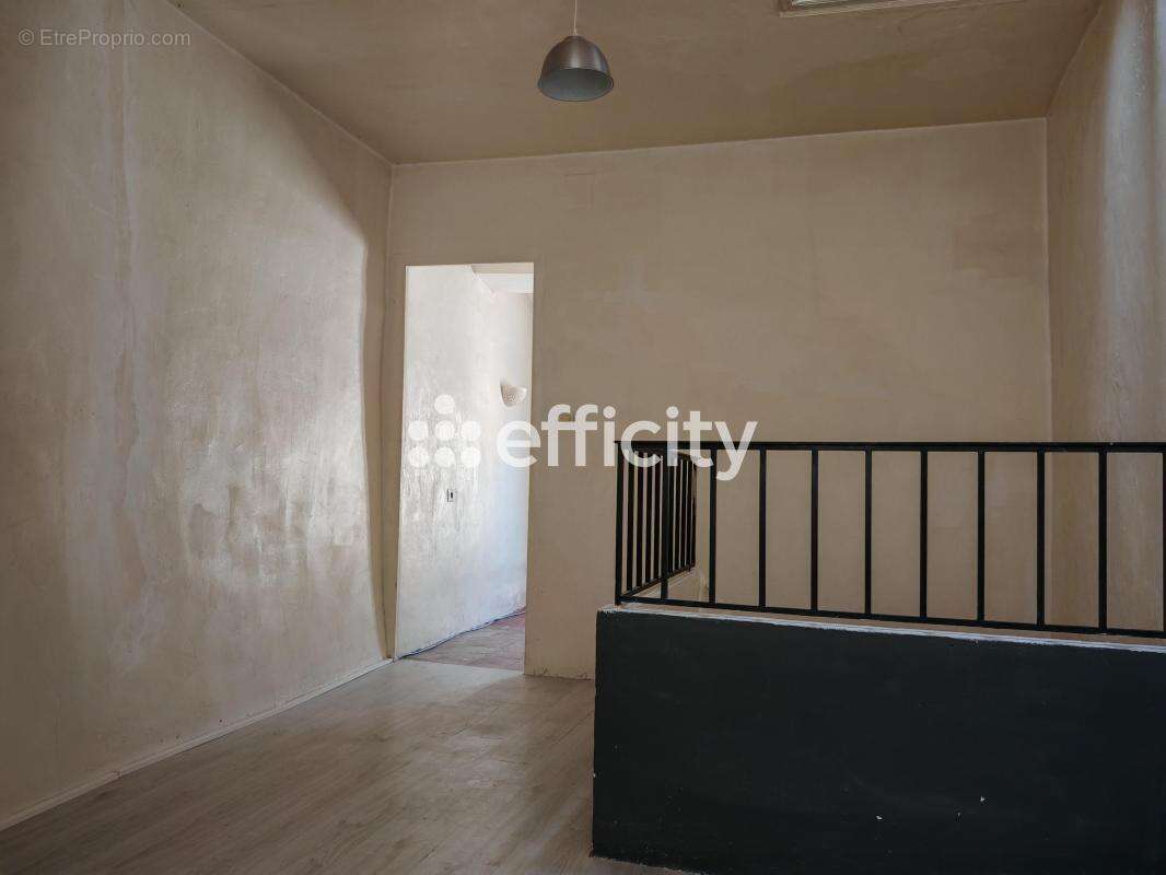 Maison à PEZILLA-LA-RIVIERE