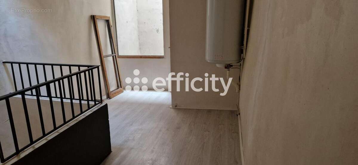 Maison à PEZILLA-LA-RIVIERE