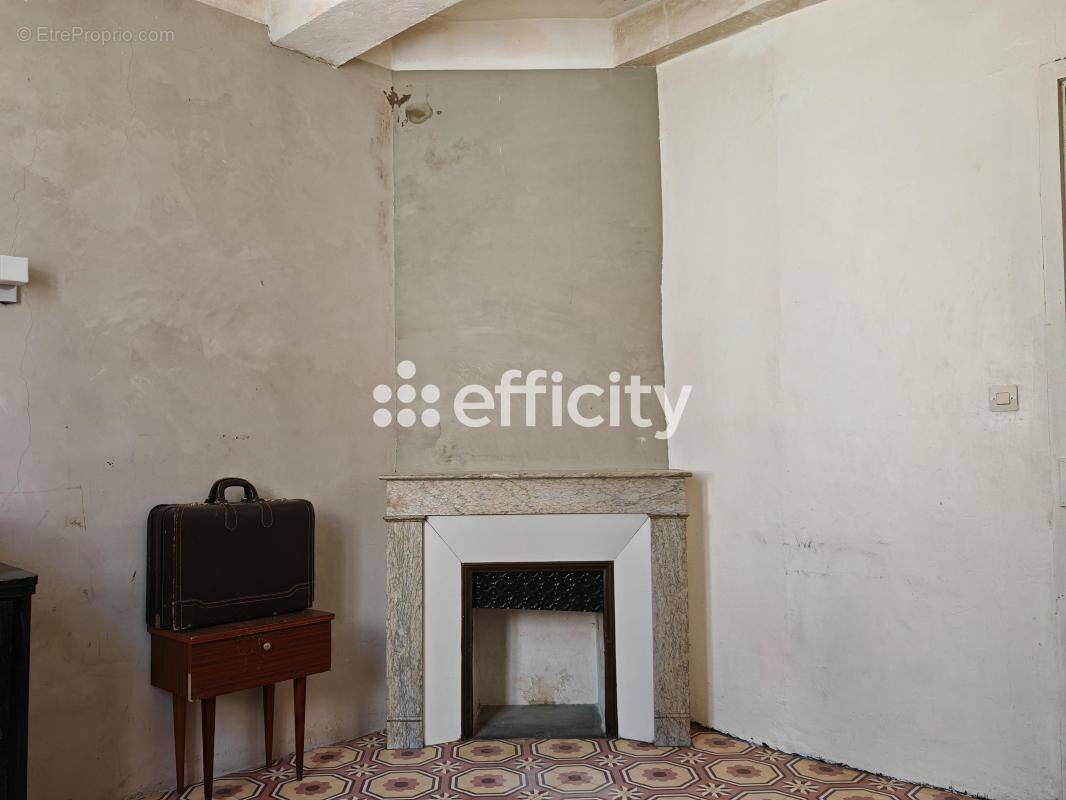 Maison à PEZILLA-LA-RIVIERE