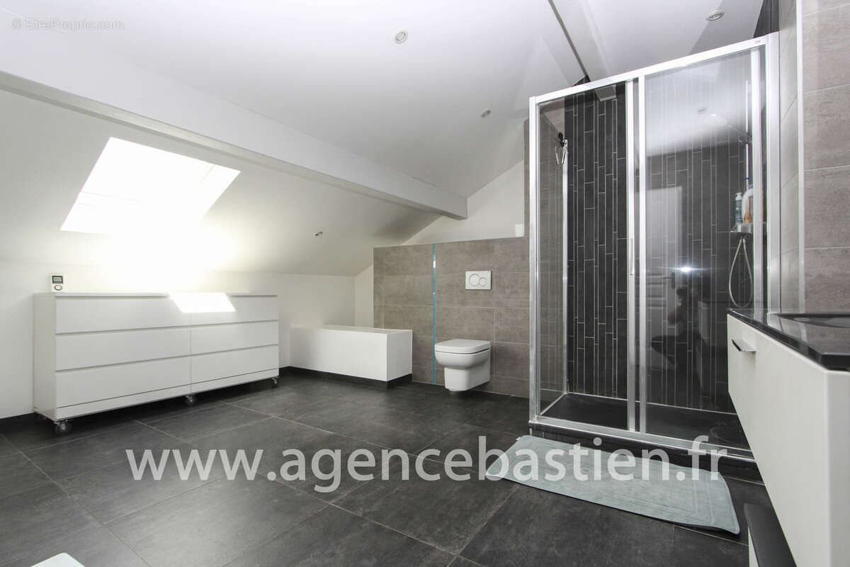 Appartement à SAINT-GENIS-POUILLY