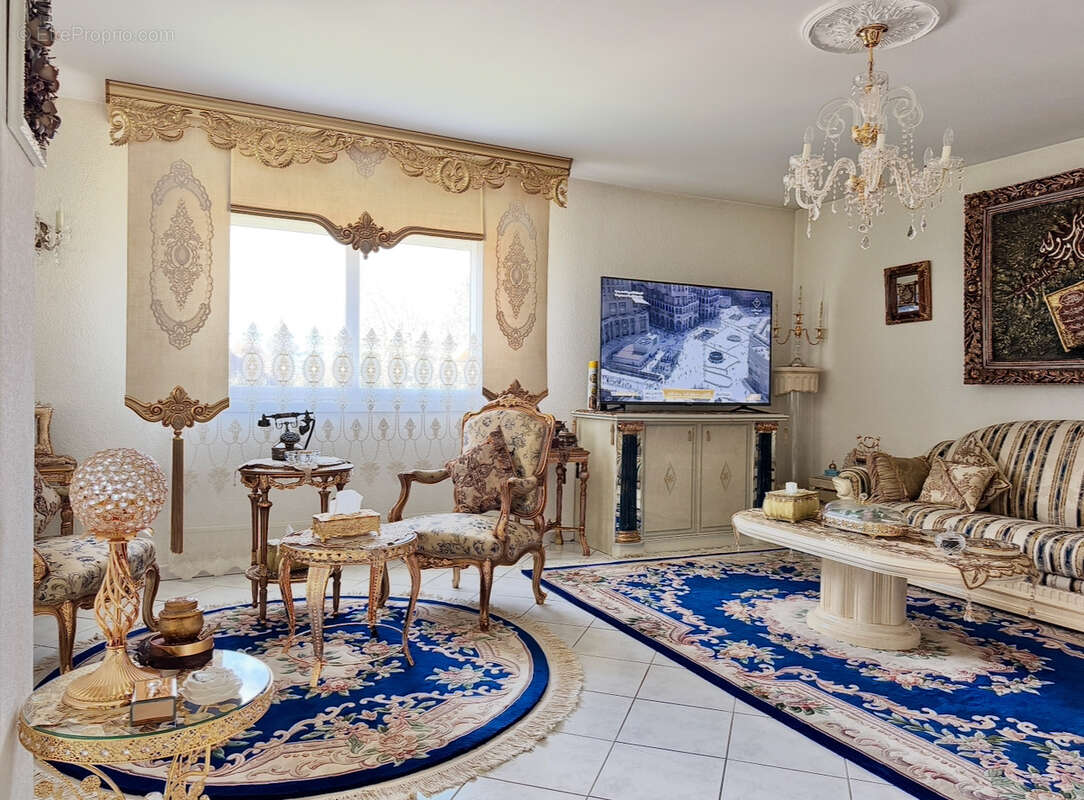 Maison à VETRAZ-MONTHOUX