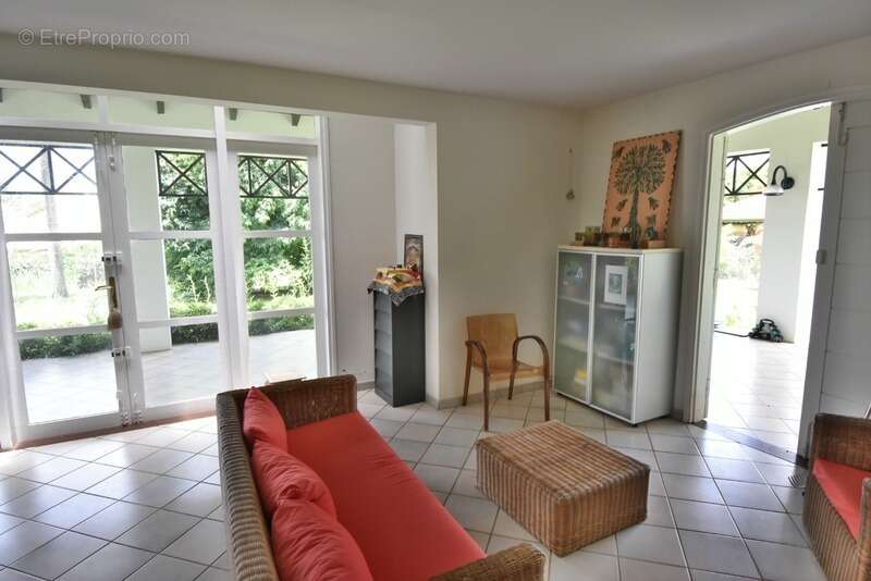 Maison à BAIE-MAHAULT