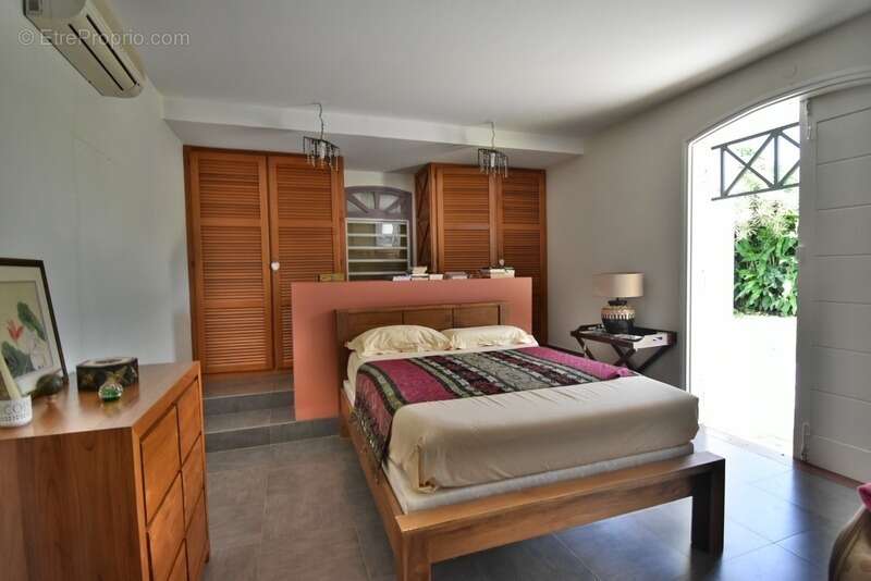 Maison à BAIE-MAHAULT