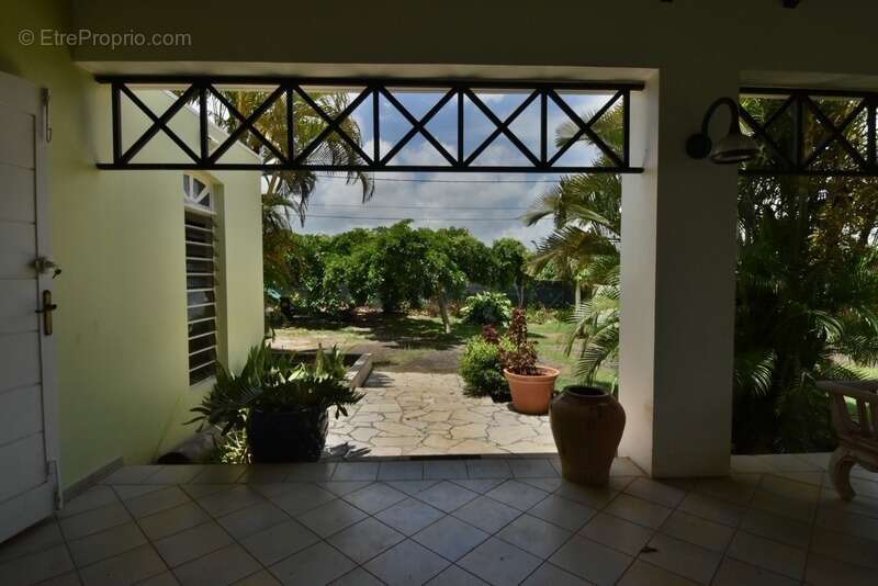 Maison à BAIE-MAHAULT