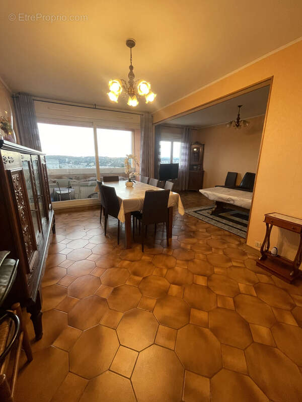 Appartement à SAINT-ETIENNE