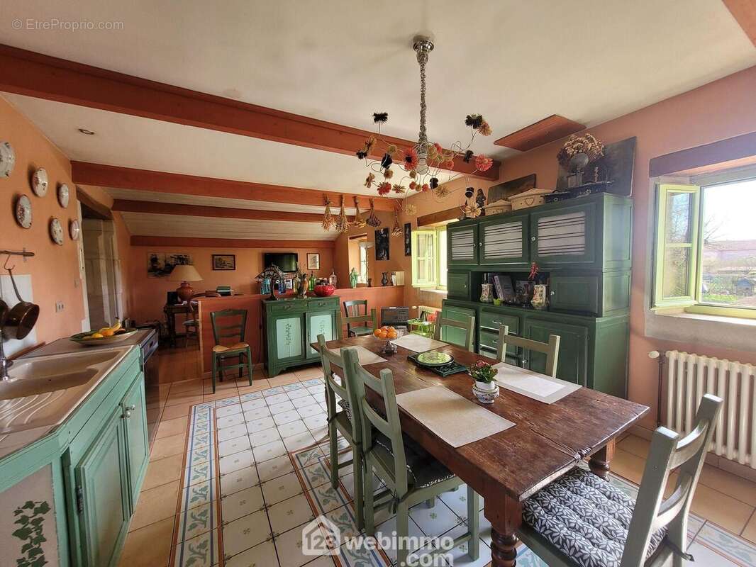 Cuisine - Maison à LACROIX-SUR-MEUSE