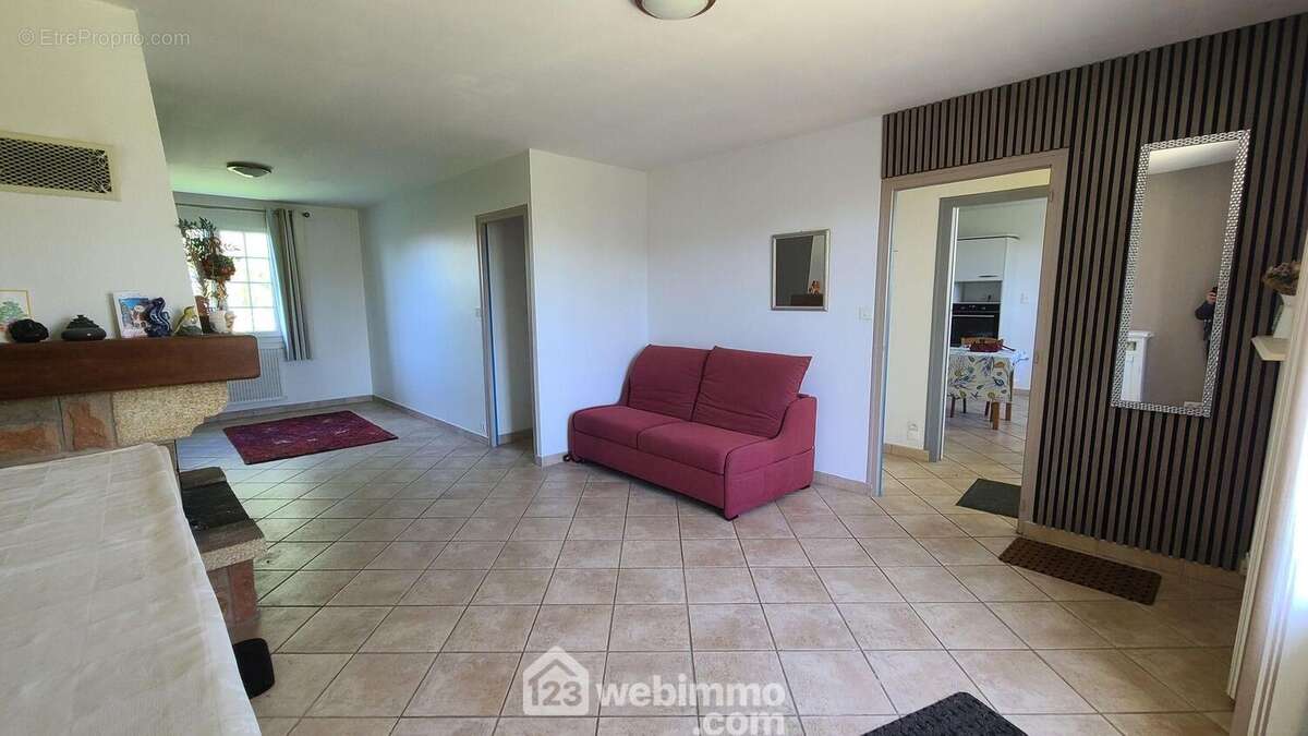 Salle à mangée en vis à vis de la cuisine - Maison à TALMONT-SAINT-HILAIRE