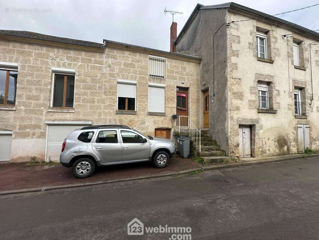Ensemble immobilier comprenant 2 maisons louées et une libre d'occupation - Maison à MAUREGNY-EN-HAYE