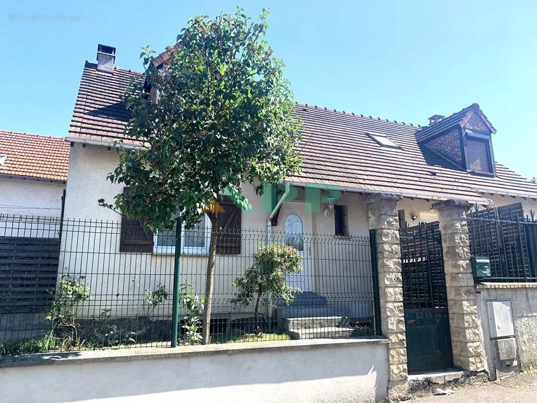 Maison à VIGNEUX-SUR-SEINE