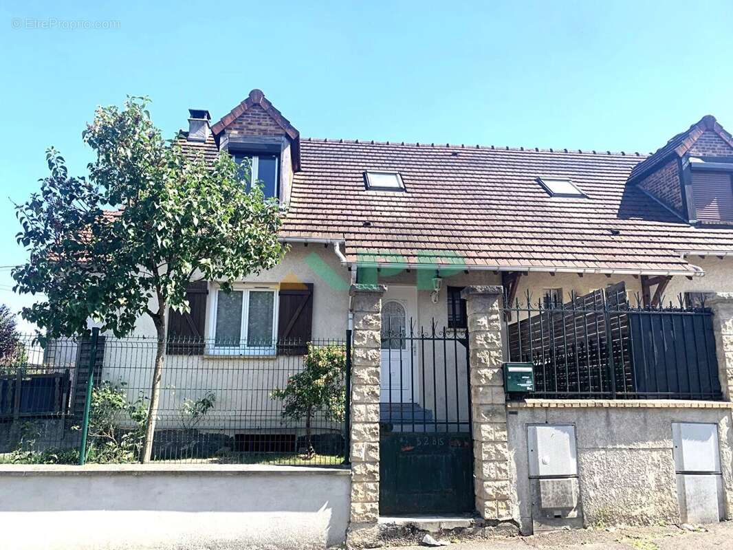 Maison à VIGNEUX-SUR-SEINE