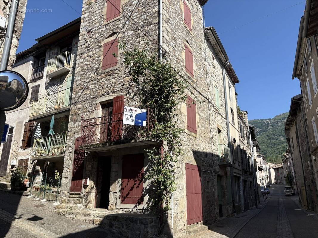 Maison à MONTPEZAT-SOUS-BAUZON
