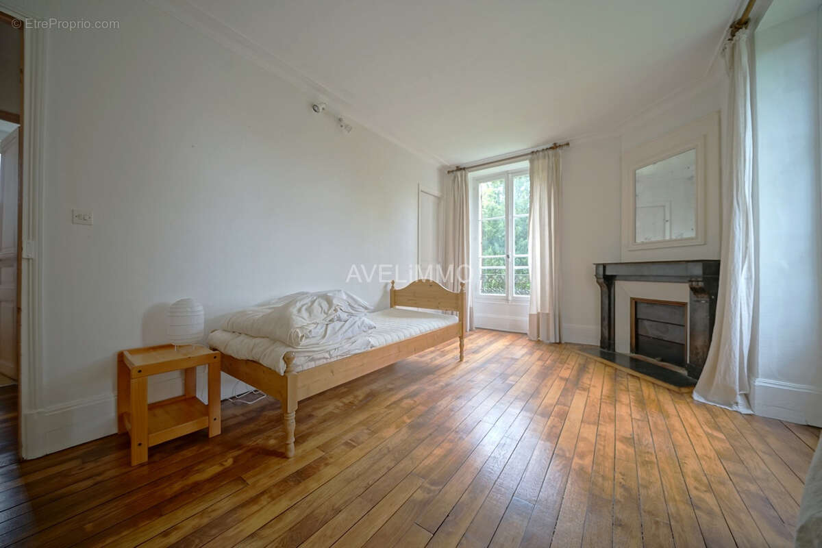 Maison à LA QUEUE-LES-YVELINES