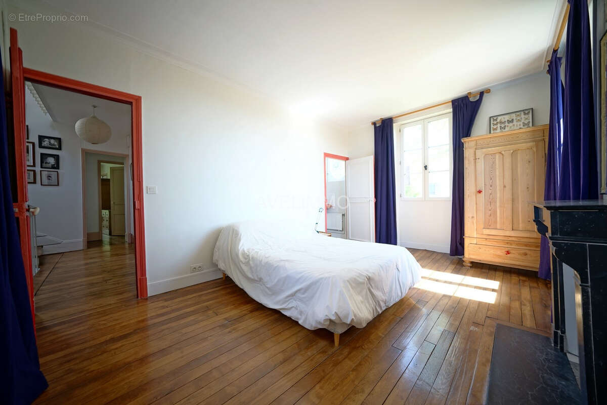 Maison à LA QUEUE-LES-YVELINES