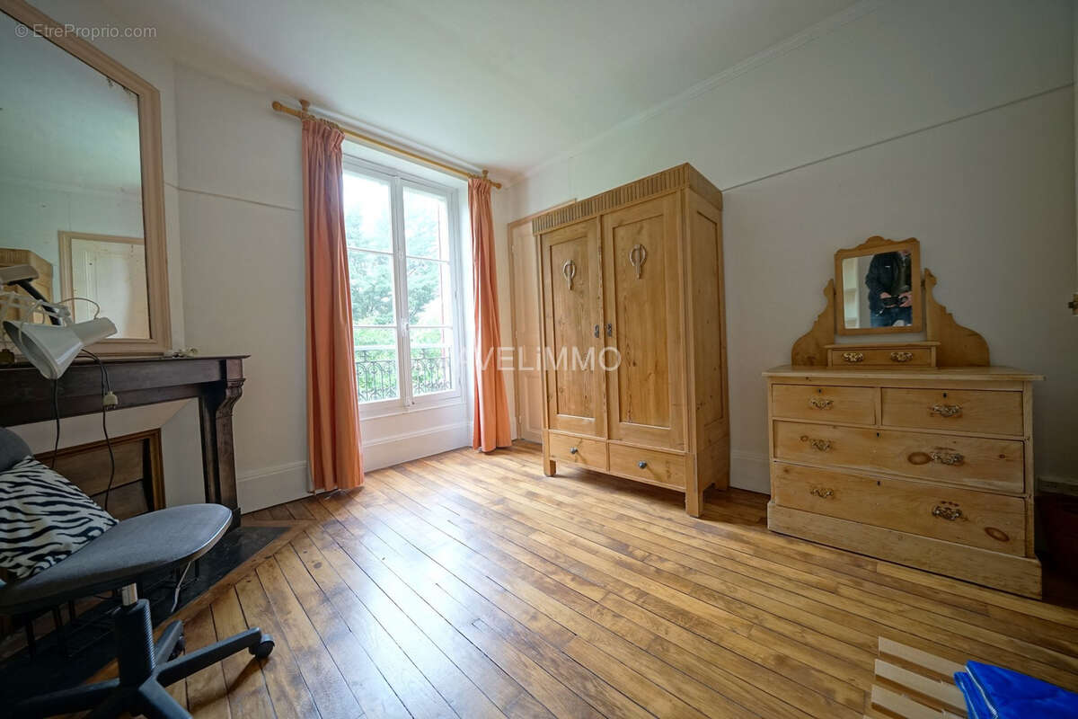 Maison à LA QUEUE-LES-YVELINES