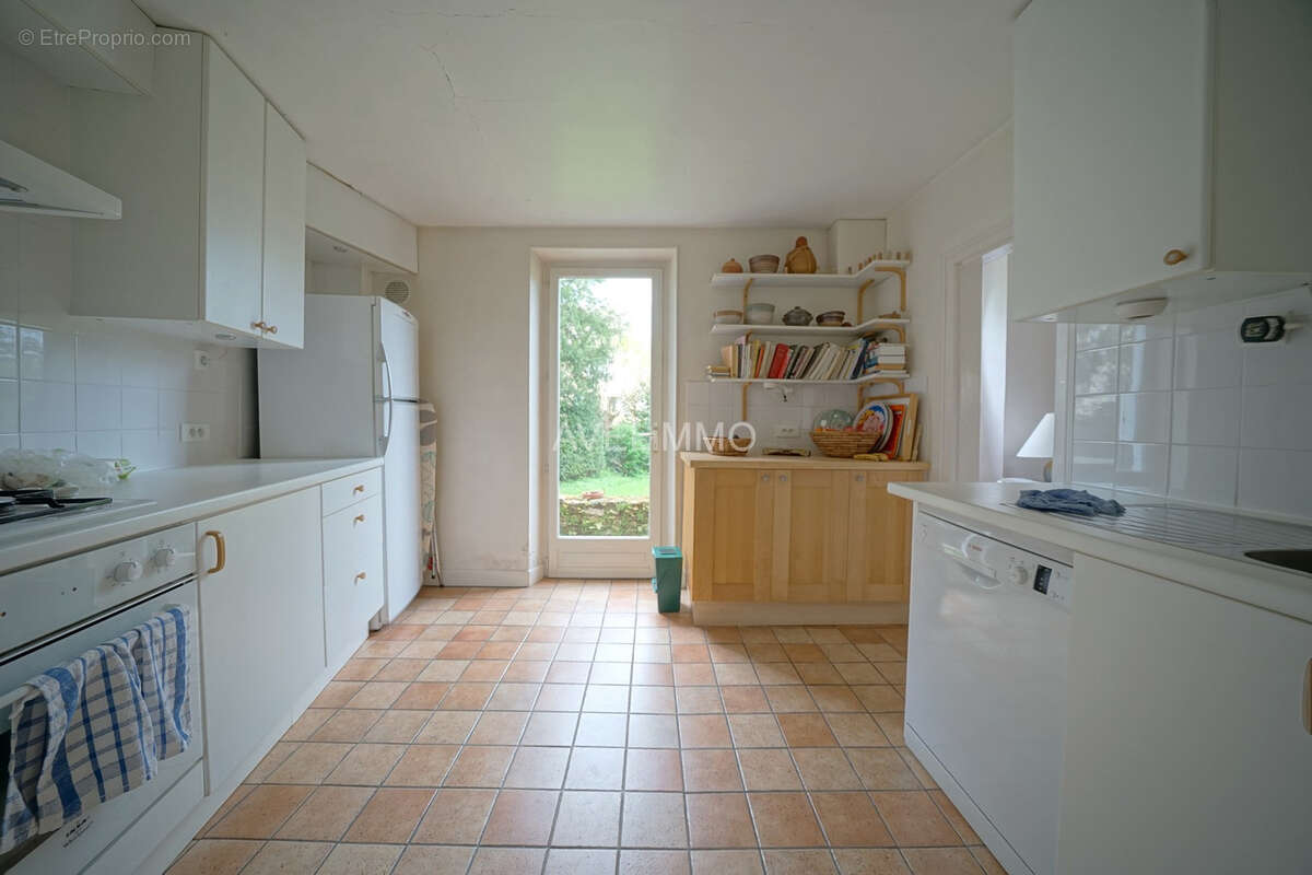 Maison à LA QUEUE-LES-YVELINES