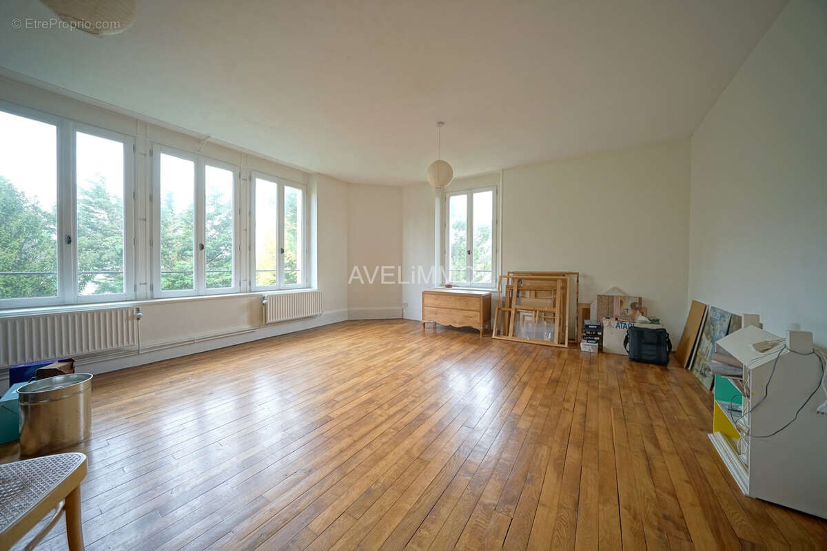 Maison à LA QUEUE-LES-YVELINES