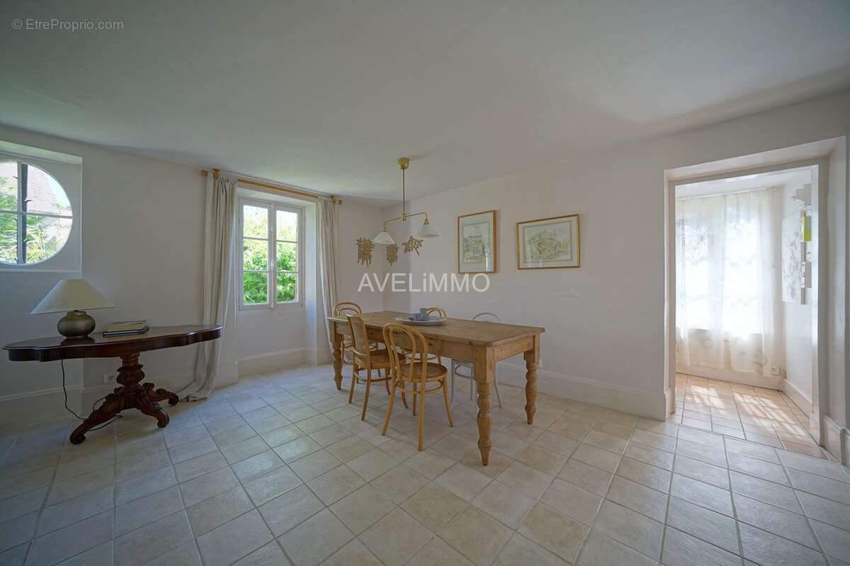 Maison à LA QUEUE-LES-YVELINES