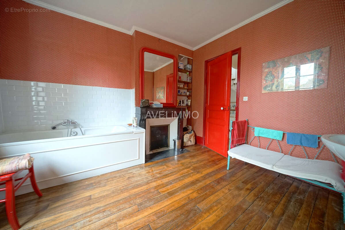 Maison à LA QUEUE-LES-YVELINES