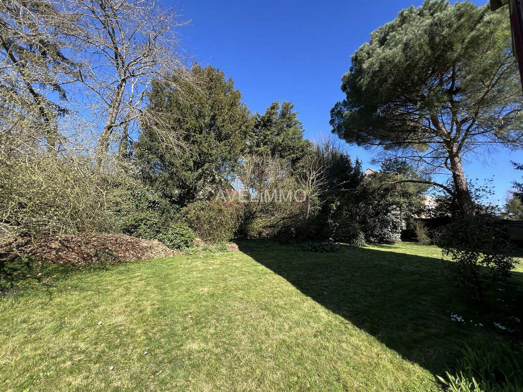 Maison à LA QUEUE-LES-YVELINES