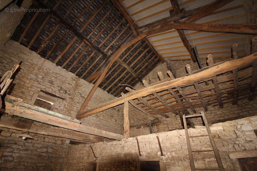 Maison à BRINON-SUR-BEUVRON