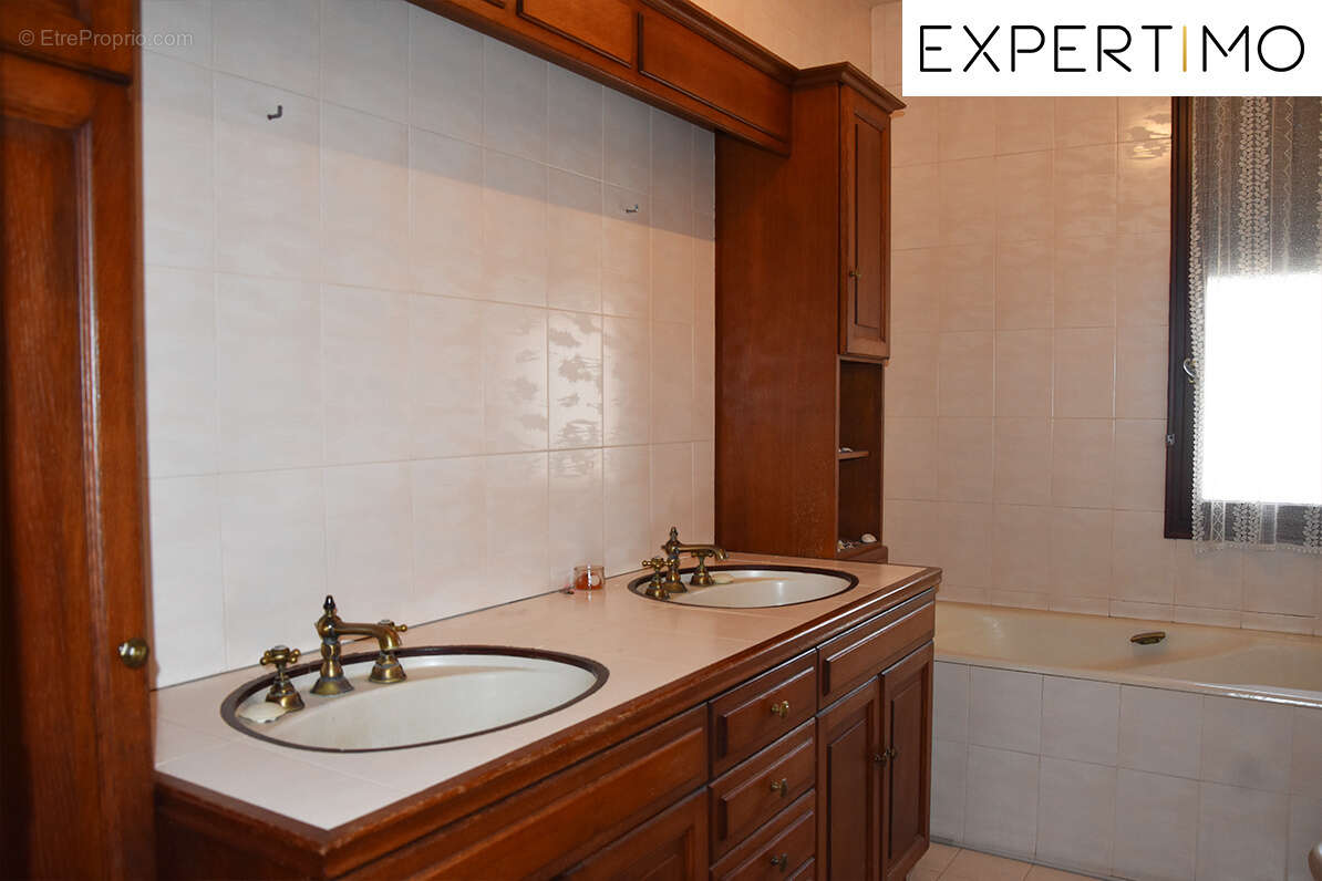 Maison à SAINT-ELOY-LES-MINES