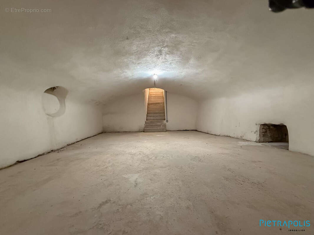 Sous-sol - Appartement à LYON-1E