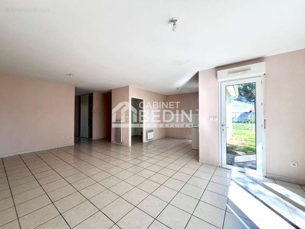 Maison à BEYCHAC-ET-CAILLAU