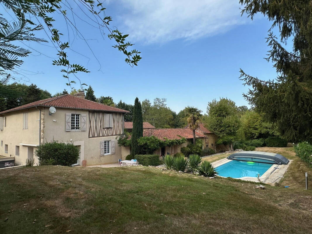 FACADE PISCINE - Maison à MIRANDE