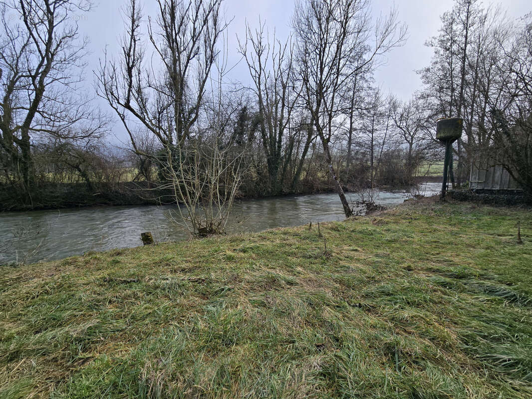 Terrain à ARNAVILLE