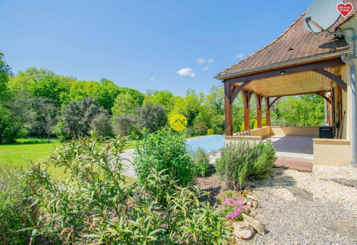 Maison à LE BUISSON-DE-CADOUIN